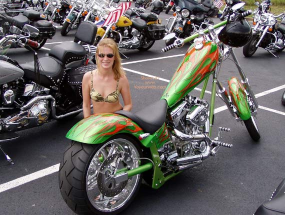 Pic #1 Harley Show Flashing