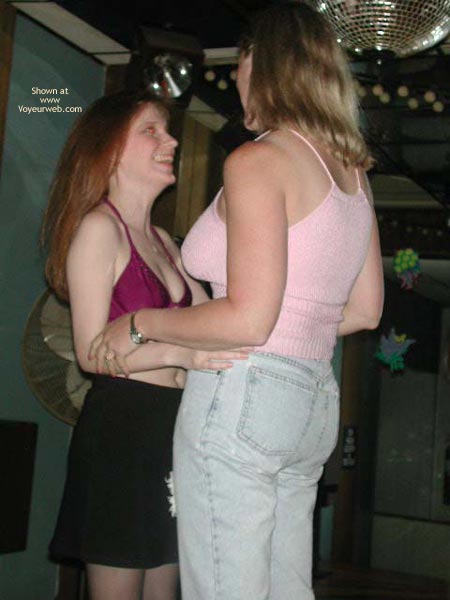 Pic #1*Gg Girls Kissin'