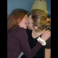 Pic #1*Ki *Gg Girls Kissin 2