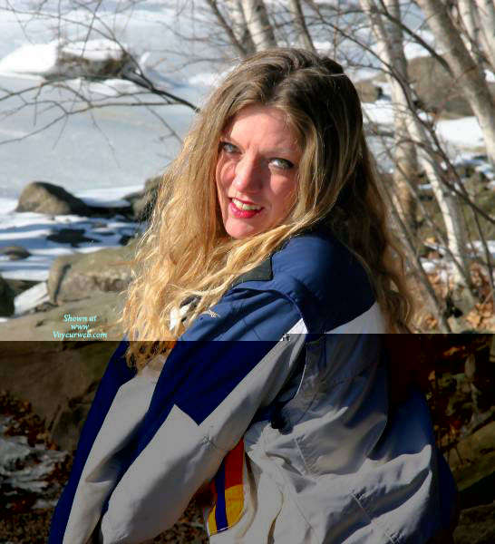 Pic #1*ba Annika Freezes Her Clothes Off