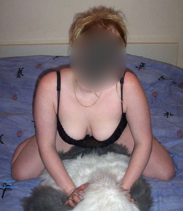 Pic #1 Shy Gf, Wants Comments To Show More