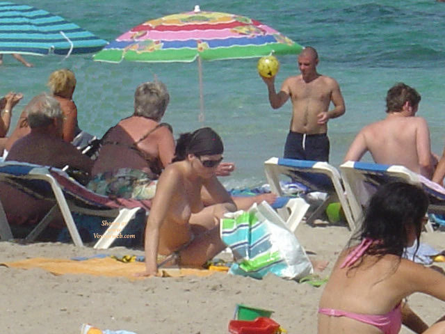 Pic #1Perfect 10 Girl On The Beach