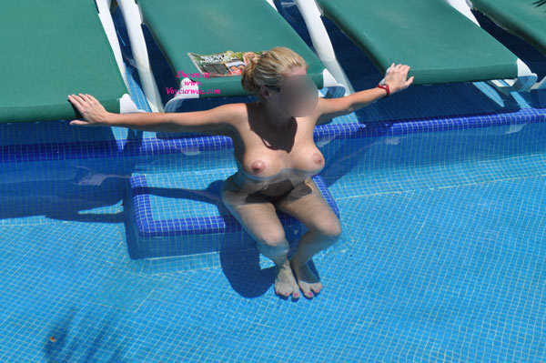 Pic #1Wife In Bikini