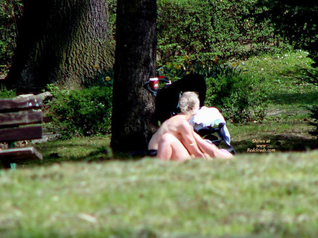 Pic #1Sex In A German Park -frankfurt Lunch Time
