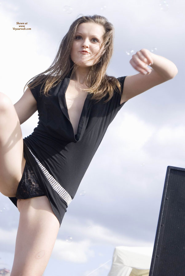 Pic #1 Carshow Babe Ass