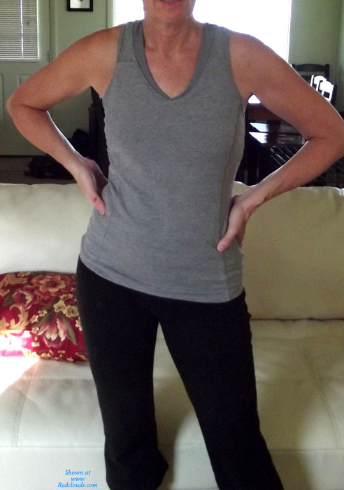 Pic #1Sara Posing