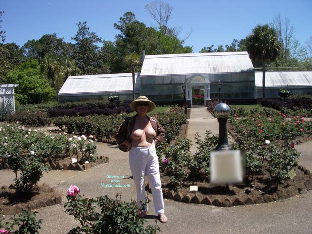 Pic #1Redhotgrani Public Tit Flash 2