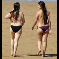 Una Belleza Con Su Amiga