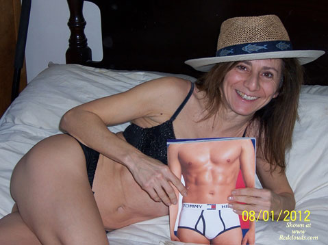 Pic #1Nekked Canadian