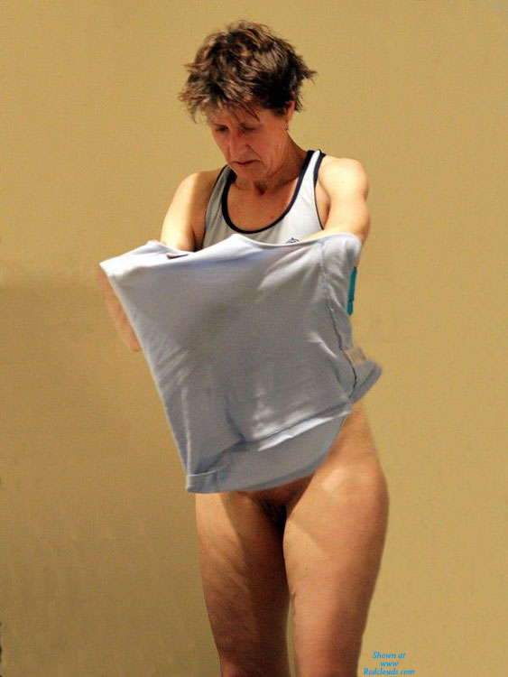 Pic #1Wife: Getting Ready For Bed