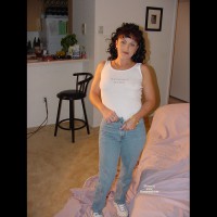 Jessica Strips Out Of Her Jeans!