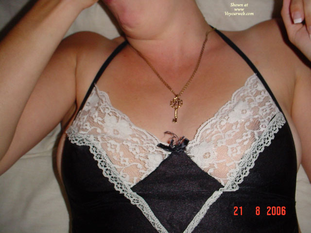 Pic #1 Voyeur Photos - My Sexy Wife Part 1