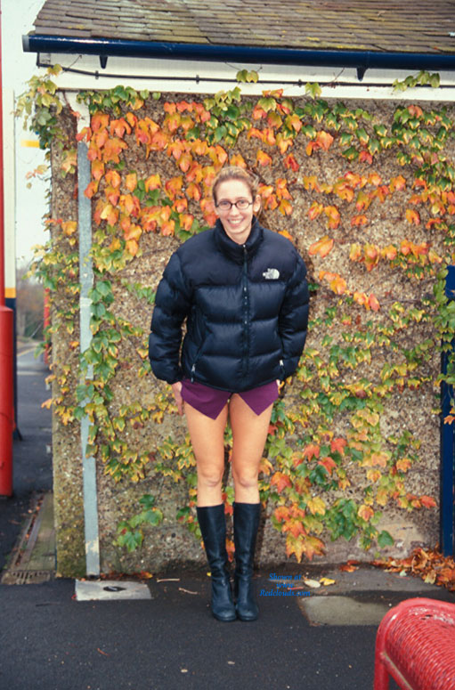 Pic #1Long Legged Girl Flashing Outdoors