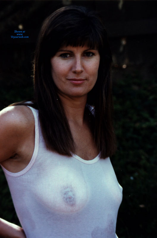 Pic #1Neighbor seethrough:&nbsp;*WE Hot Day Cool Water