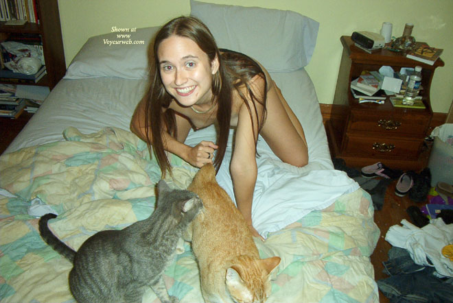 Pic #1 Tite Souris And Her Cats 2