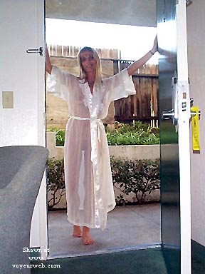 Pic #1 Lusty Checks In And Out