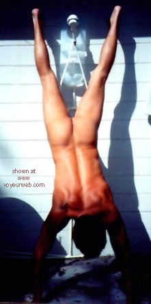 Pic #1*HS      Male Handstands