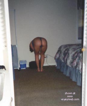 Pic #1 Poller's      Wife's Sexy Rear!