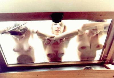 Pic #1 Skin against Glas