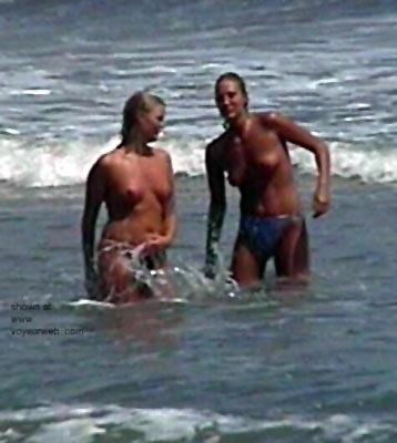 Pic #1 Surfers      Vacation