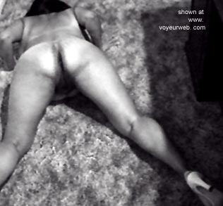 Pic #1She      enjoys being watched