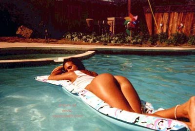 Pic #1Naked      Neighbour