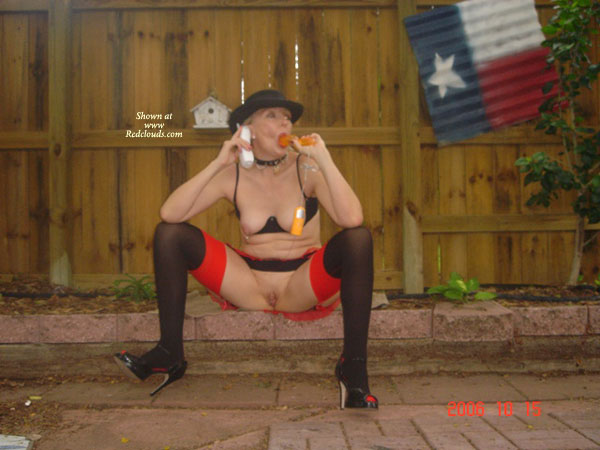 Pic #1*ph Black And Red Linda 2