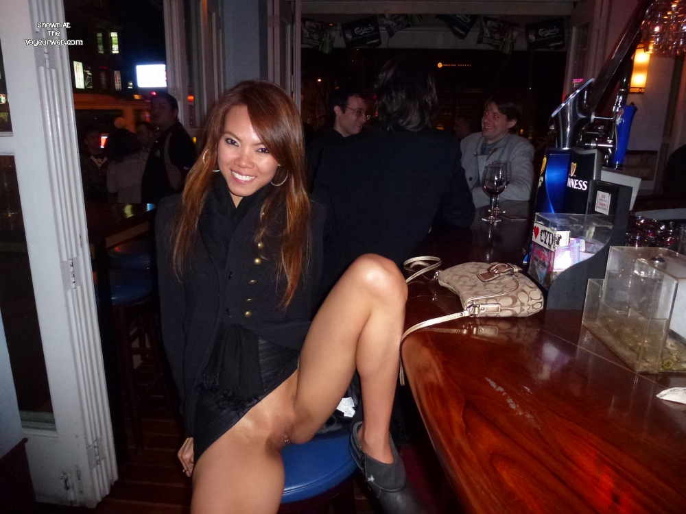 Pic #1Flashing Pussy in Bars and Restaurants in Hong Kong 3