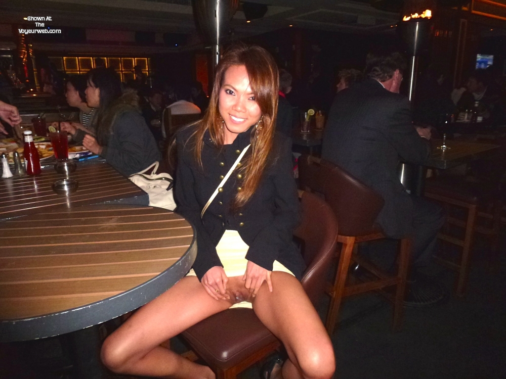 Pic #1Flashing Pussy in Bars and Restaurants in Hong Kong 4