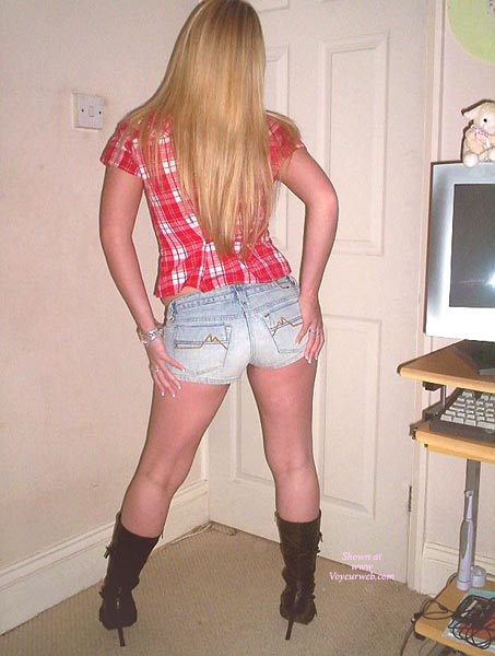 Pic #1 Princess Peaches Reveals.........