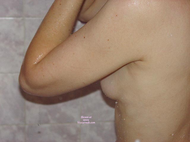 Pic #1 Aladyinoz - In The Shower