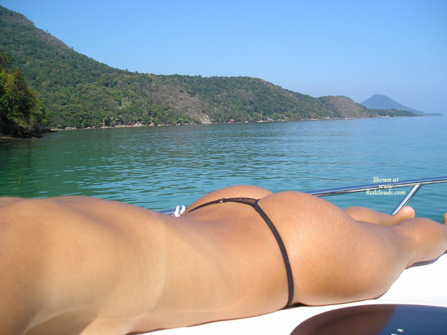 Pic #1Lisa At The Sea