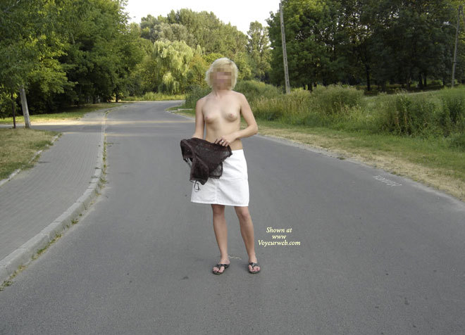 Pic #1 Sweet_cherry On Her Way For A Tennis Game