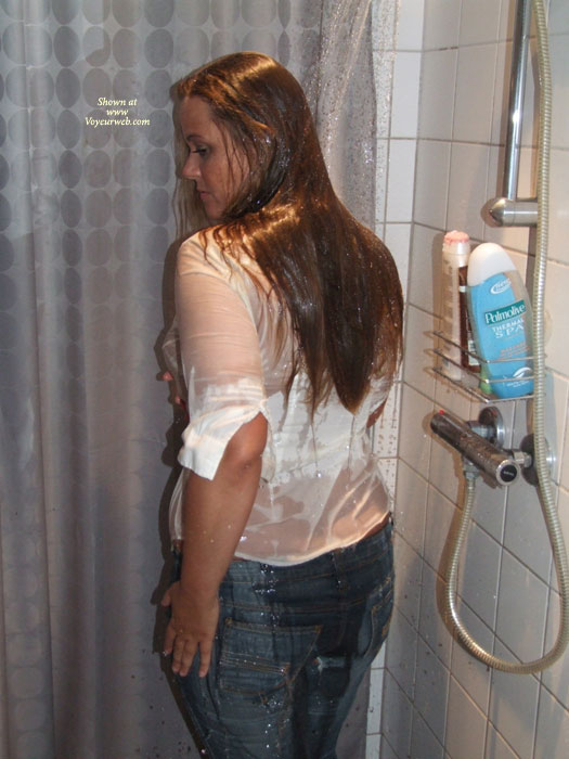 Pic #1Catz Showering  In Clothing