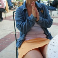 Pic #1Sue Flashes At Bistro