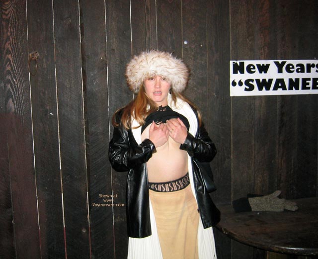 Pic #1Snow Bunny