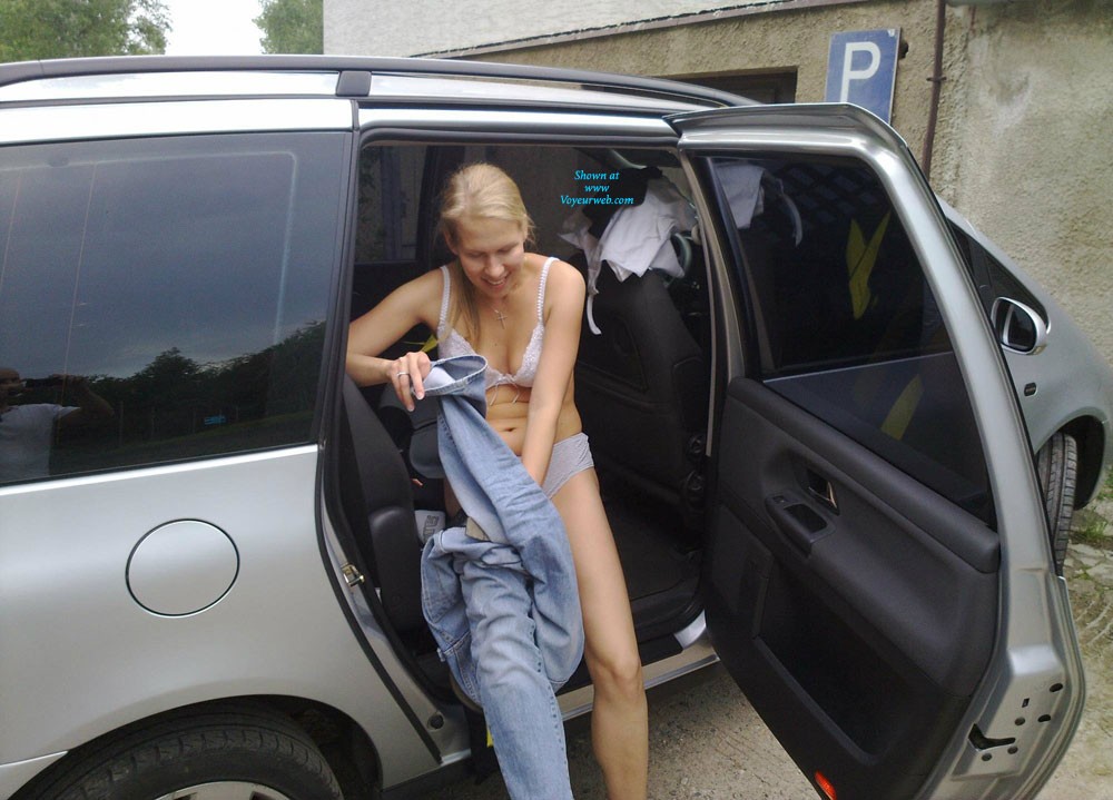 Pic #1Friend Getting Changed For Surfing - Blonde