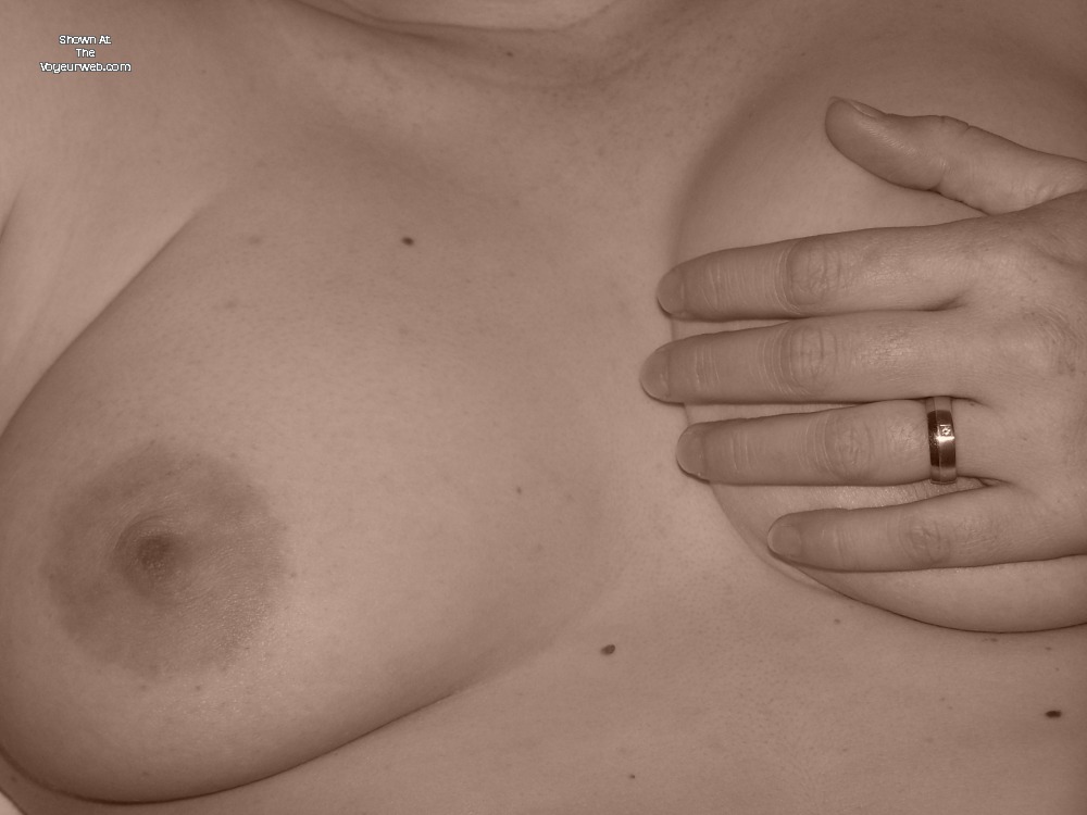 Pic #1 Very small tits of a neighbor - Marta