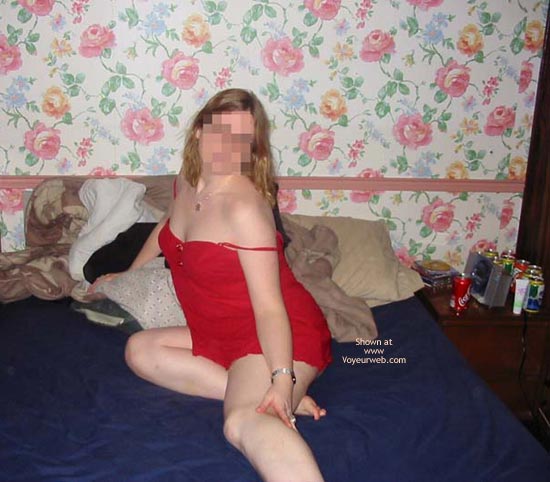 Pic #1Kitten Eyes In Red