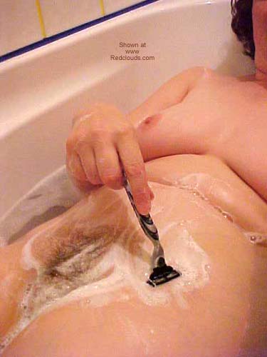 Pic #1English Rose Has a Shave