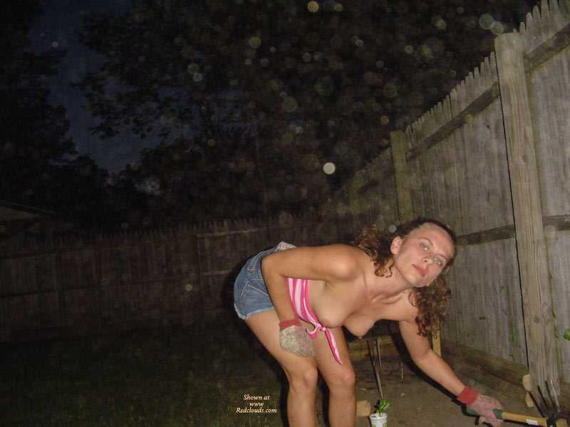 Pic #1Sweetcakes Loves To Garden