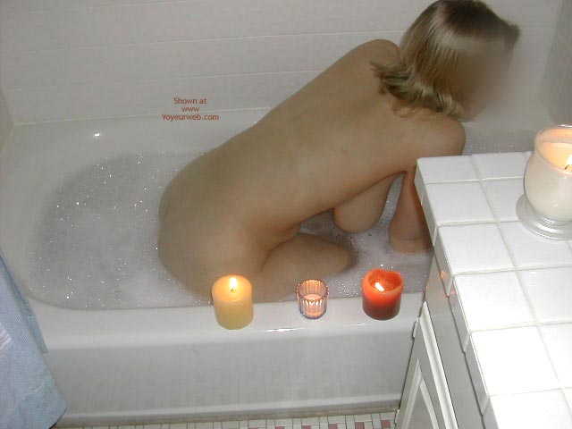 Pic #1Minnesota Wife Takes A Bath
