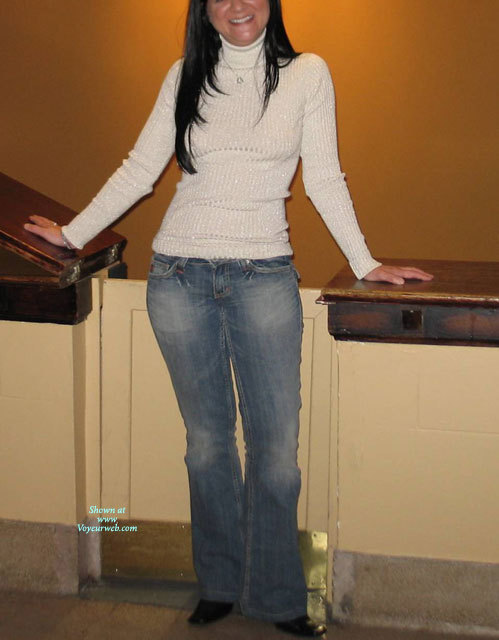 Pic #1 Carrie In Her Jeans