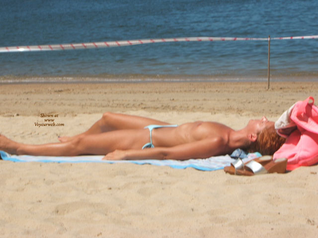 Pic #1Topless Blonde In Deep Water Bay Hong Kong