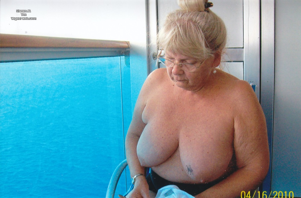 Pic #1 My medium tits - marie
