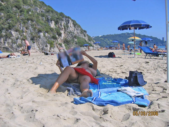 Pic #1Stefania, Italian Lady, To The Sea