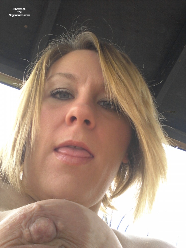Pic #1 Large tits of a neighbor - Lynn