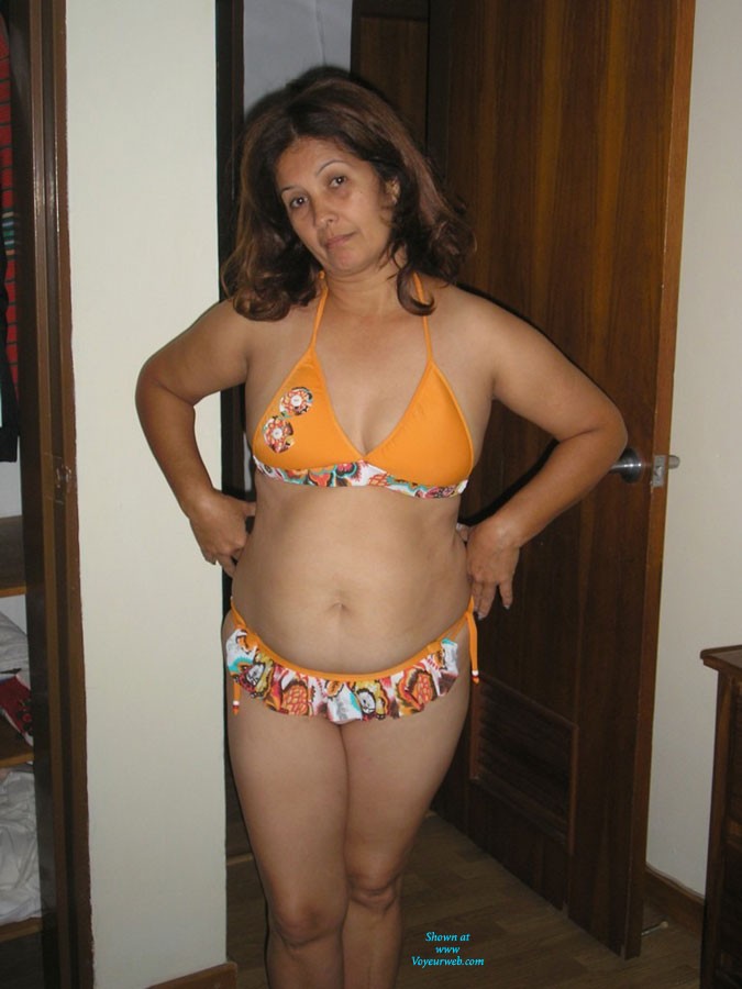 Pic #1Judi VI - Bikini Voyeur