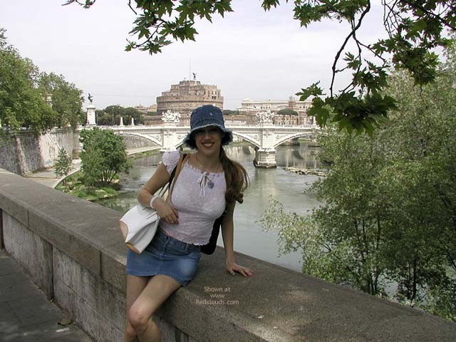Pic #1Flashing In Rome