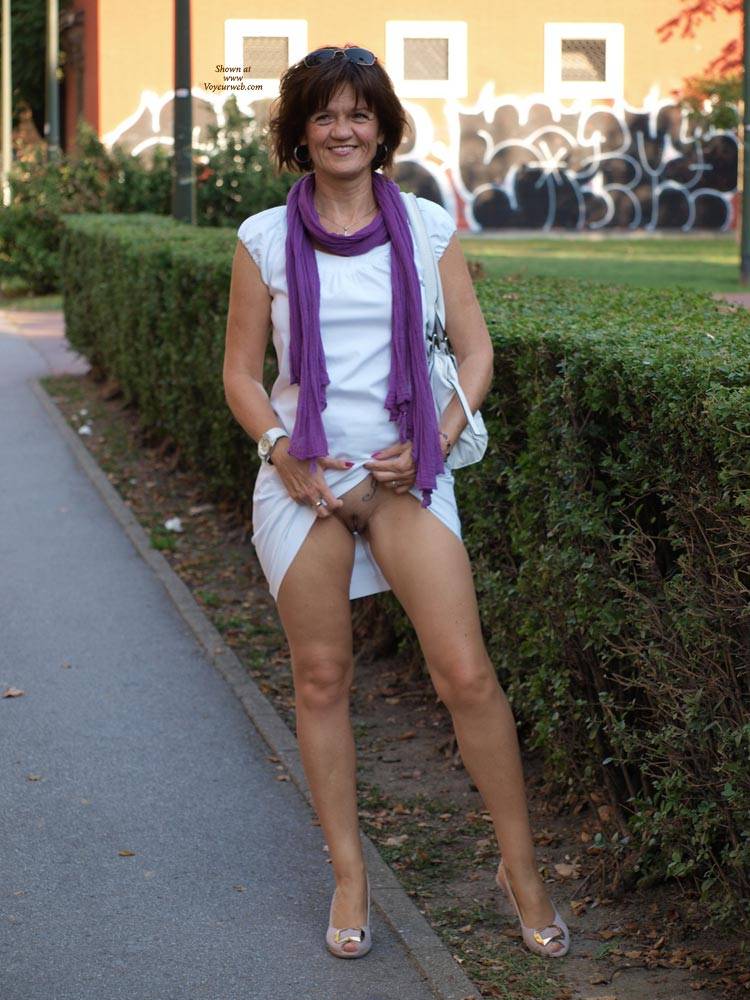 Pic #1Pantieless Wife:&nbsp;No Panties